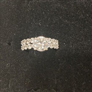 BRAND NEW Italo Elegant Silver and White Crystal Ring Set